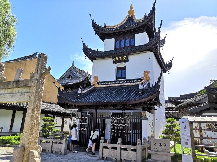 机智问答网页-聪明才智的学校附近玩的地方多不多啊 学校网络怎么样啊 需不需要到时候在宿舍安装宽带啊 移动的手机卡怎么样啊平台